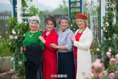 Модная фотосессия пожилых китайских старушек покорила интернет